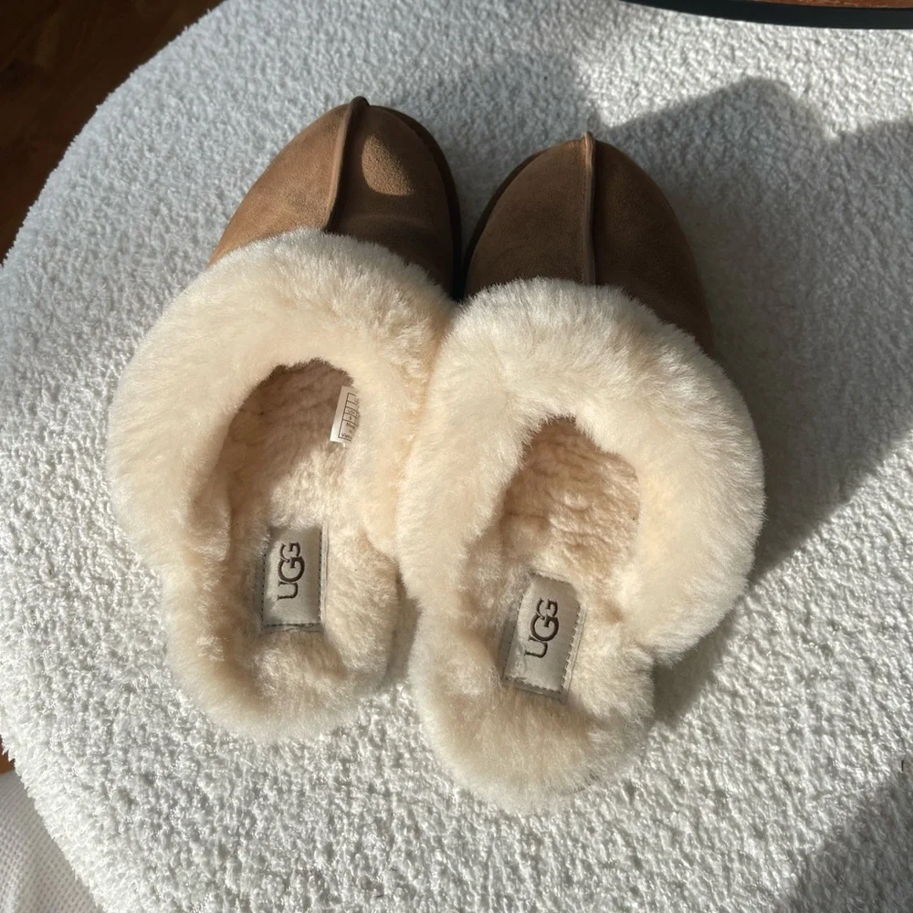Uggs - Picture 1 of 5